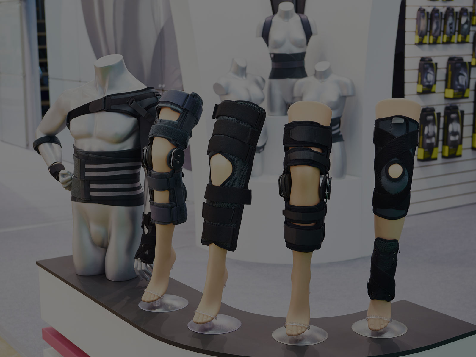 knee-braces-overlay