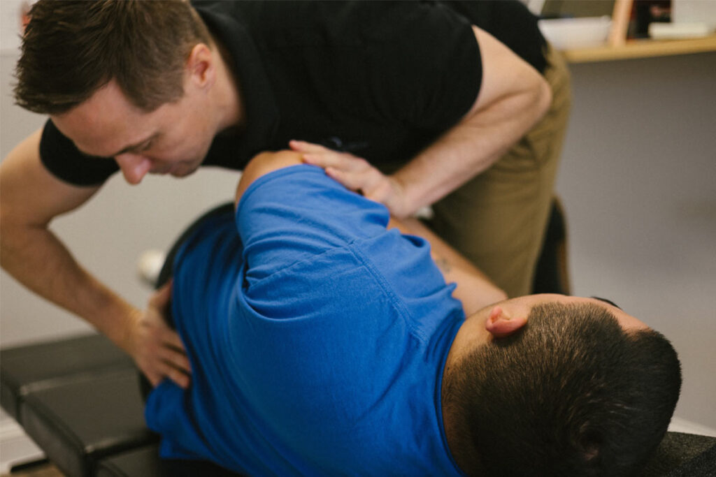 Signs-You-Should-See-a-Chiropractor